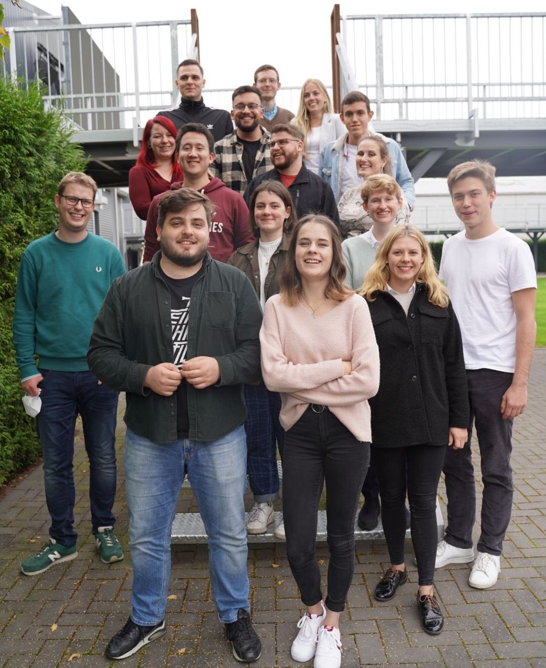 Bei dem Bild handelt es sich um ein Gruppenfoto des Landesvorstandes der Jusos Niedersachsen