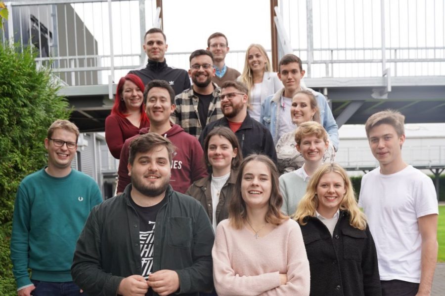 Bei dem Bild handelt es sich um ein Gruppenfoto des Landesvorstandes der Jusos Niedersachsen